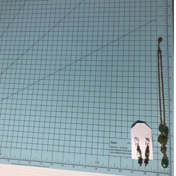 Necklace and Drop Earring Jewelry Set Green Gold Tone - Picture 5 of 5